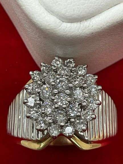 CERTIFIED MINT CONDITION LADIES 14K GOLD AND DIAMOND CLUSTER RING