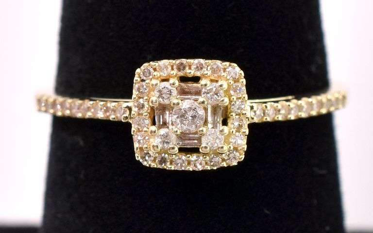 Amazing Diamond Ring In Yellow Gold