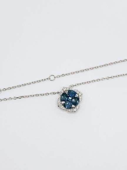 Splendid 18kt White Gold Necklace with Saphire and Diamond Pendant