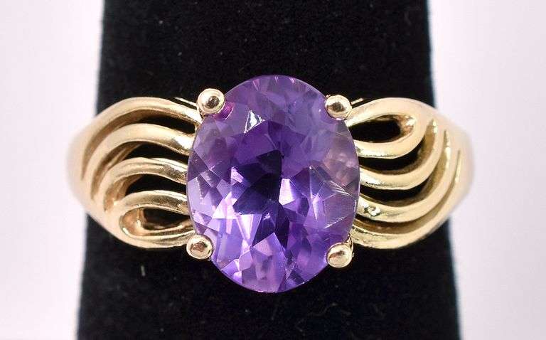 Gorgeous Purple Amethyst Ring In 14K Yellow Gold