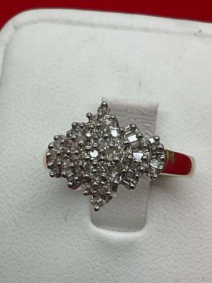 LADIES GOLD AND DIAMOND CLUSTER RING