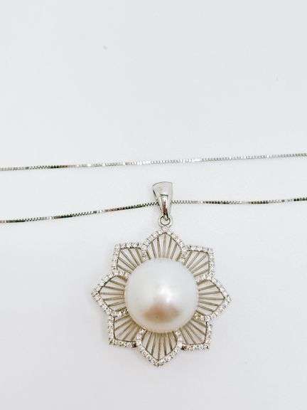 14kt Solid Gold, South Sea Pearl, & Diamond Pendant Necklace
