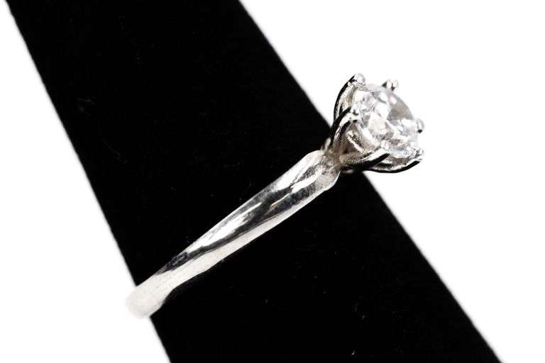 10k White Gold Classic Round Solitaire CZ Vintage Engagement Ring Size 6.5