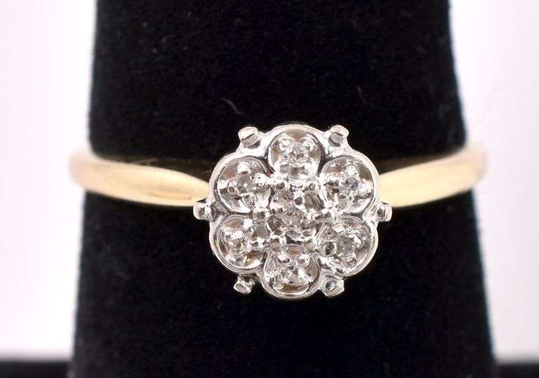 Dazzling Diamond Ring In Yellow Gold