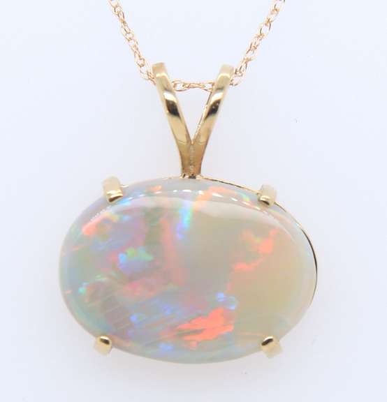 Fantastic Yellow Gold oval Opal Pendant on Chain