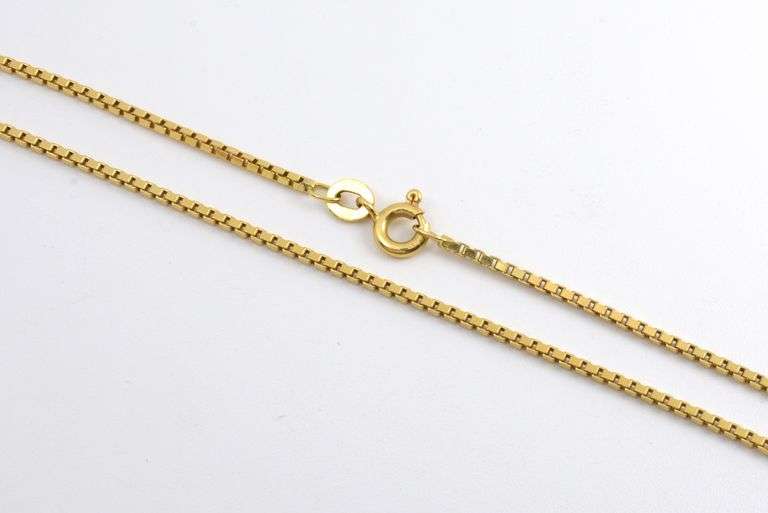 Useful 18k Box Link Necklace