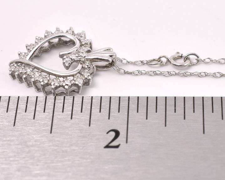 Enticing Heart Pendant Necklace In White Gold