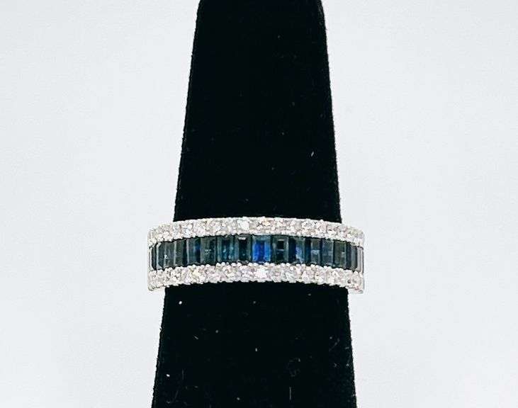 Geometric Sapphire Set 18k White Gold Ring bordered with Diamonds