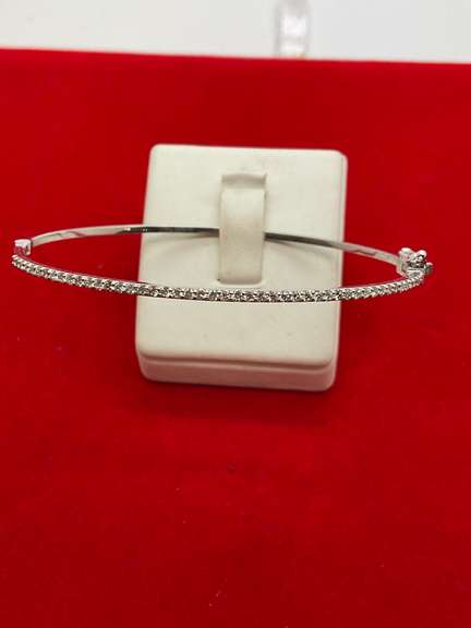BRAND NEW 14K WHITE GOLD AND DIAMOND BANGLE BRACELET