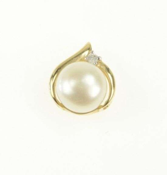 10K Yellow Gold Pearl Diamond Accent Classic Simple Pendant