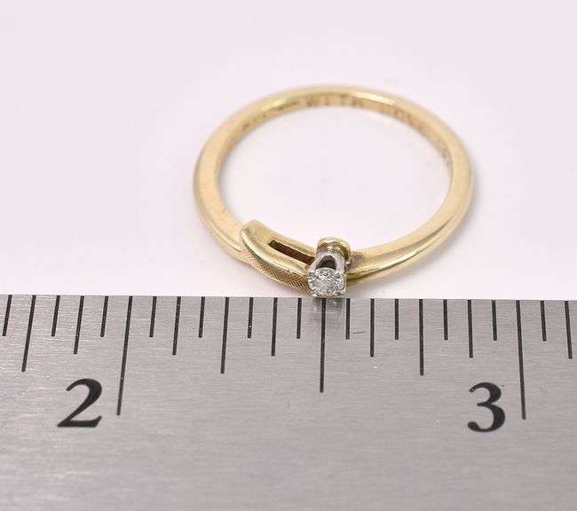 Gorgeous Diamond And Leaf Ring In 14K Yellow Gold