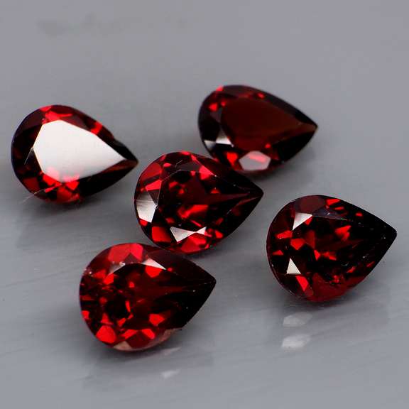 Amazing 8.87ct pear cut cherry red Garnet set