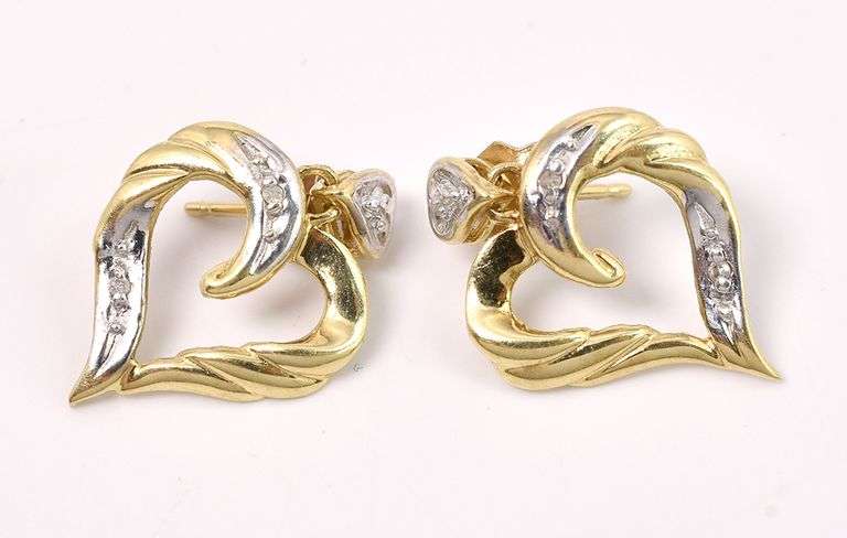 Striking Diamond Heart Dangle Earrings In Yellow Gold