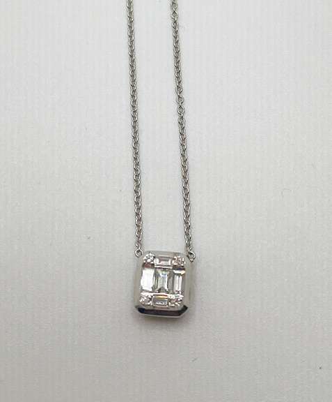 Exquisite 18kt White Gold Diamond Necklace
