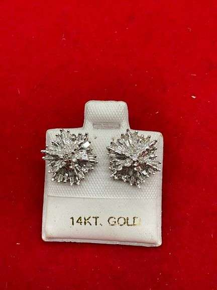 LADIES 14K YELLOW GOLD AND DIAMOND STUD EARRINGS