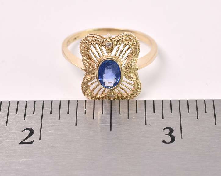 Beautiful Blue Sapphire Ring In 14K Yellow Gold
