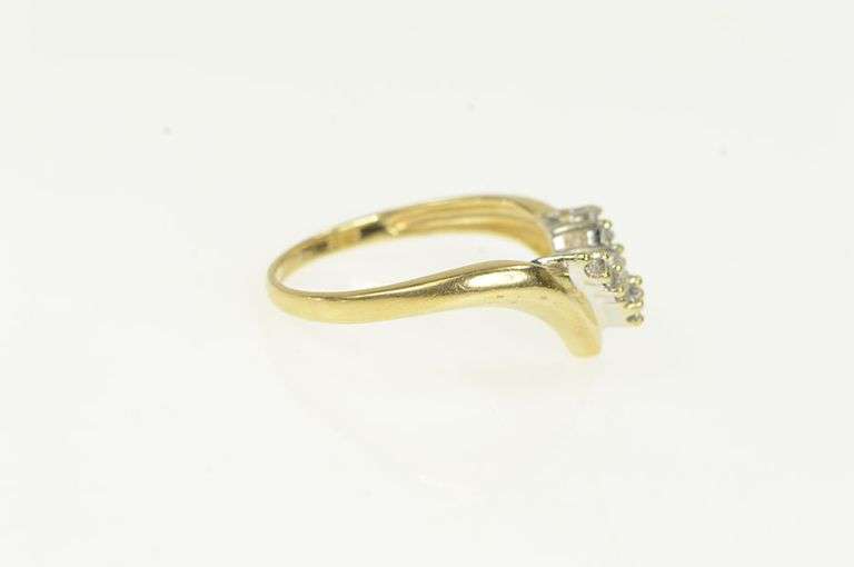 14K Yellow Gold 0.25 Ctw Chevron Diamond Wedding Band Ring