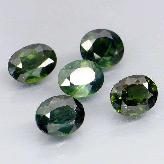 Exotic 3.91ct 5pc green Sapphire set