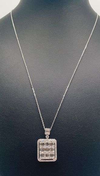 Glamorous 18kt Solid White Gold & Diamond Pendant Necklace