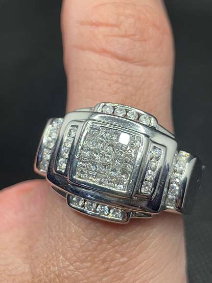 1.10 C.T. T.W. MENS SQUARED DIAMOND RING