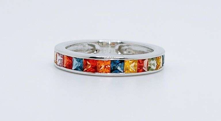 Vivid 18kt White Gold Multi-Colored Saphire Band