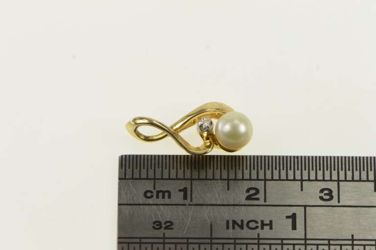 14K Yellow Gold Pearl Diamond Accent Vintage Classic Pendant