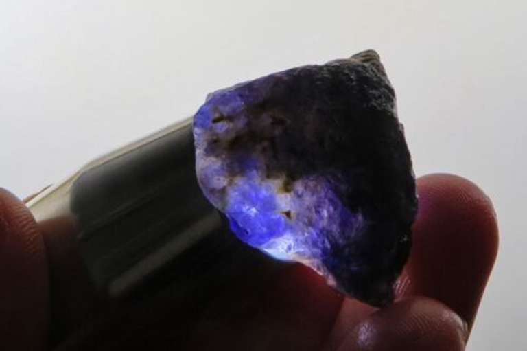 Collectors rich untreated 110ct uncut Iolite