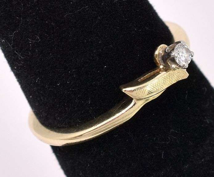 Gorgeous Diamond And Leaf Ring In 14K Yellow Gold