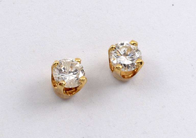 Useful 1/4 carat Diamond Stud Earrings