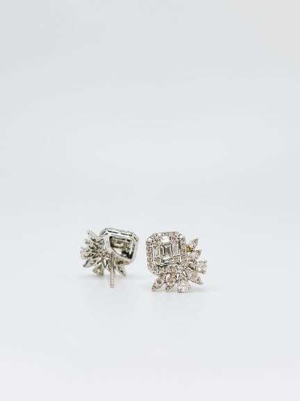 Cosmopolitan Diamond Sprouting 18k White Gold Earring