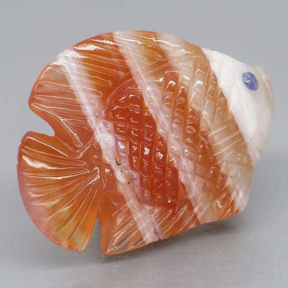 Cute! 24.01ct Agate and Sapphire fish carving