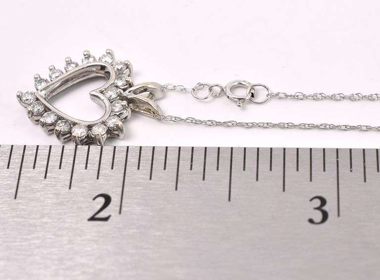 Pretty Diamond Heart Pendant Necklace In 14K White Gold