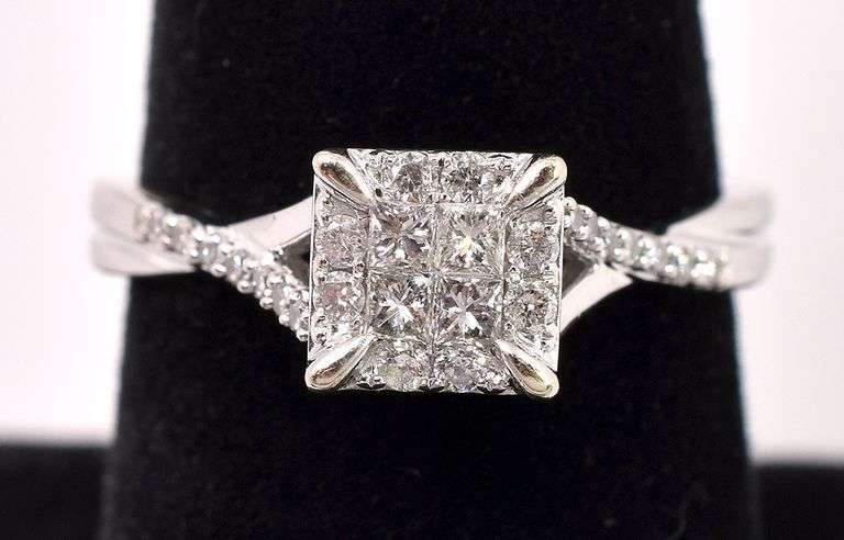 Brilliant Diamond Ring In White Gold
