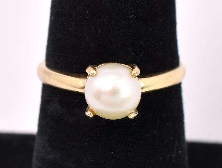 Simply Beautiful Fresh-water Pearl Ring In 14K Yellow Gold