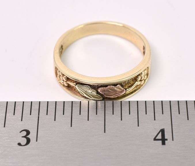 Sturdy 14K Yellow Gold Leaf And Grape Ring
