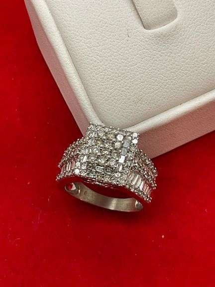 CERTIFIED BRAND NEW LADIES DIAMOND RING CRAFTED IN 14K  WHITE GOLD