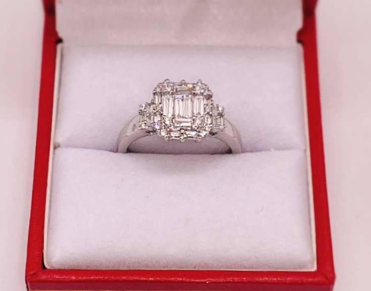 18KT SOLID WHITE GOLD AND DIAMOND RING