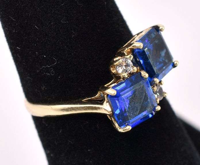 Stunning Blue Sapphire Gem Ring In Yellow Gold