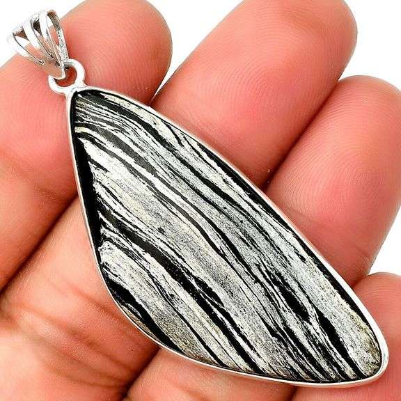 Stylish 46.71ct Silver Leaf Obsidian pendant