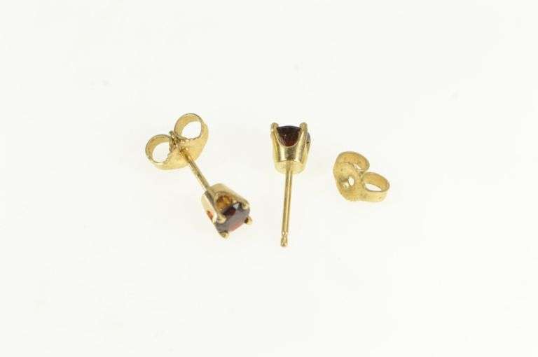 14K Yellow Gold Garnet Round Solitaire Classic Vintage Stud Earrings