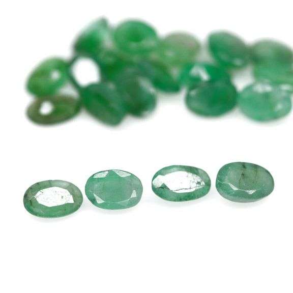 Bright emerald green 8.32ct 20pc emerald set