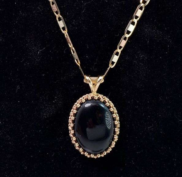 Black Onyx Gem Pendant Necklace In 14K Yellow Gold