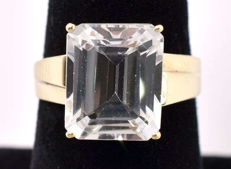 Delightful White Topaz Ring In Yellow Gold