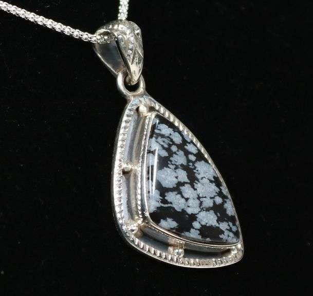 Elegant 27.24ct Snowflake Obsidian pendant