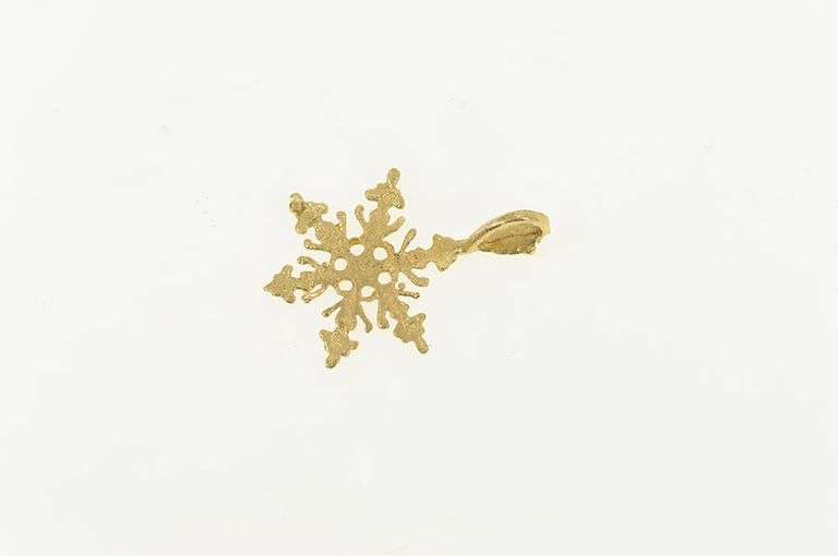 14K Yellow Gold Diamond Cut Snow Flake Winter Motif Charm/Pendant