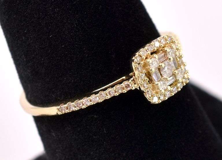 Amazing Diamond Ring In Yellow Gold