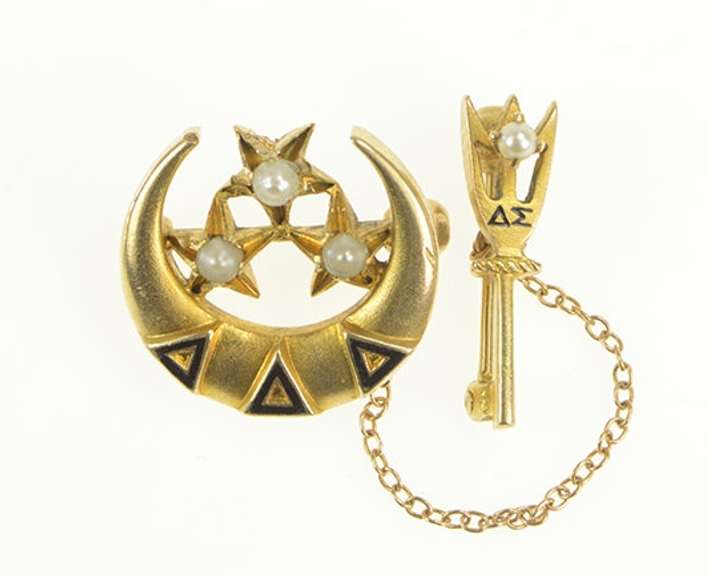 14K Yellow Gold Delta Delta Delta Crescent Moon Lapel Chain Pin/Brooch