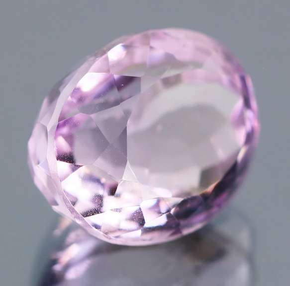 Glittering oval cut 13.65ct violet pink Amethyst