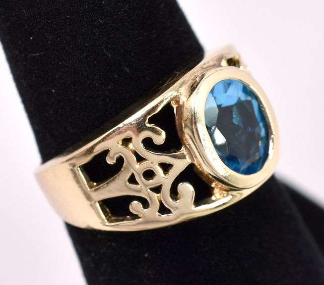 Sturdy Blue Topaz Ring In Yellow Gold