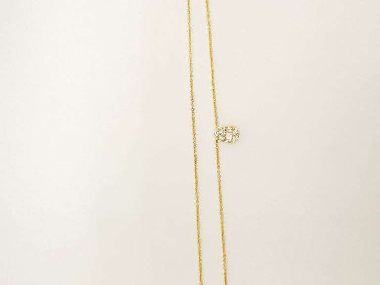 Feminine 18kt Yellow Gold Necklace with Teardop Pendant